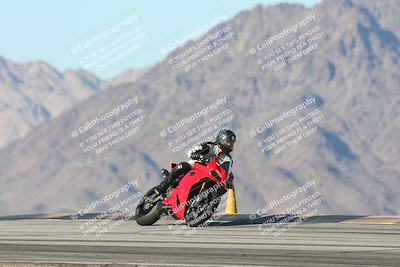 media/Dec-01-2025-Moto Forza (Mon) [[2daa91e15f]]/3-Beginner Group/Session 4 Turn 9/